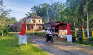 Pos Ronda Dusun 4 Diso Kurotidur Kec. Padang Jaya yang berada persis dipintu masuk menuju dusun